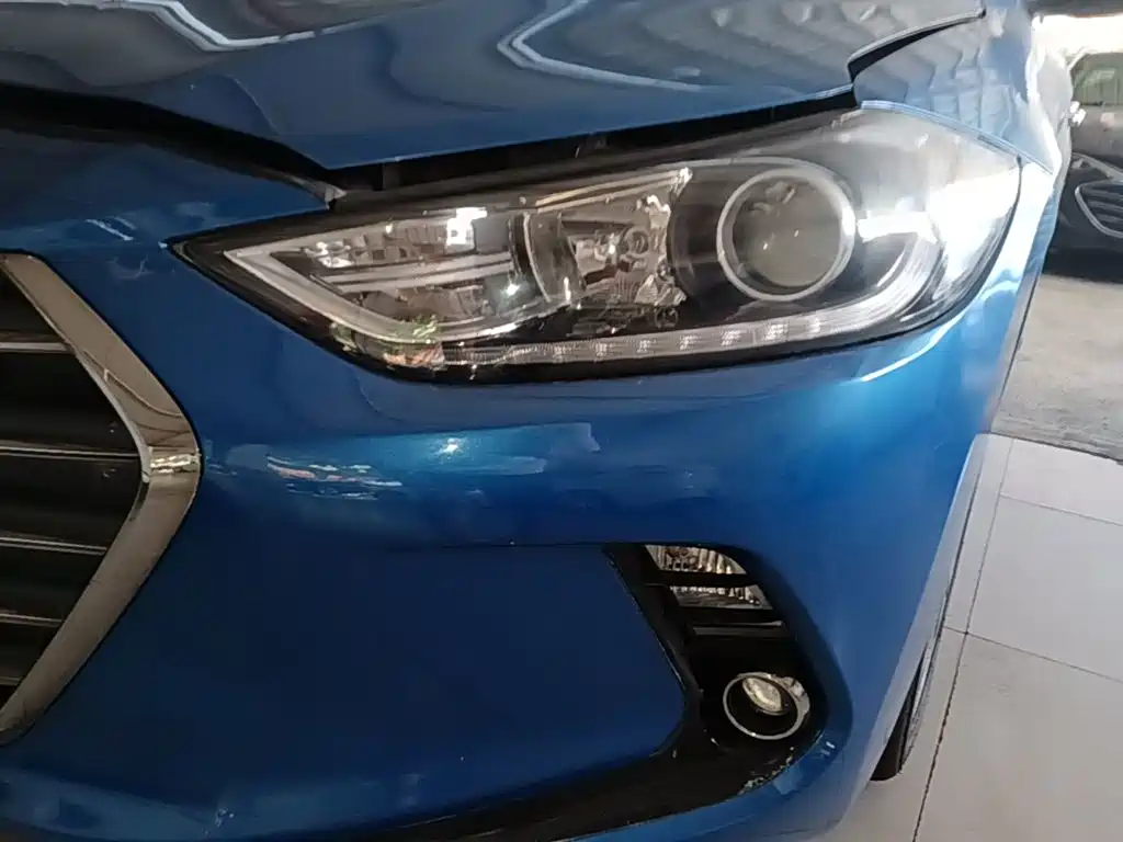 Hyundai Elantra — миниатюра 24