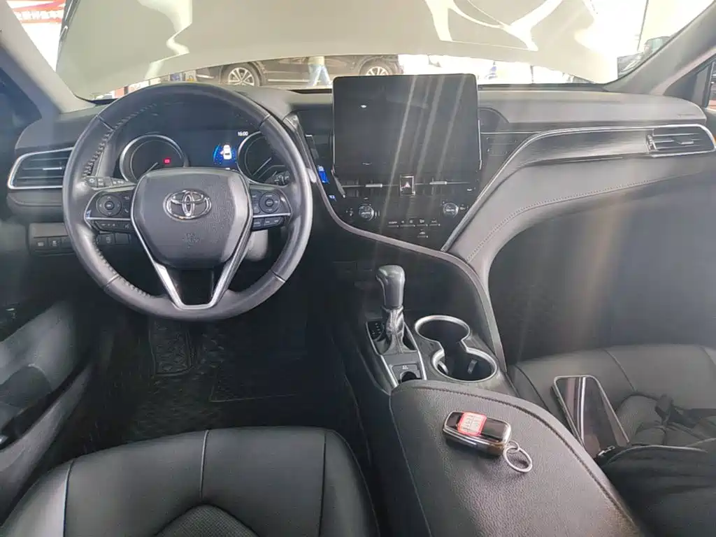 Toyota Camry — миниатюра 10