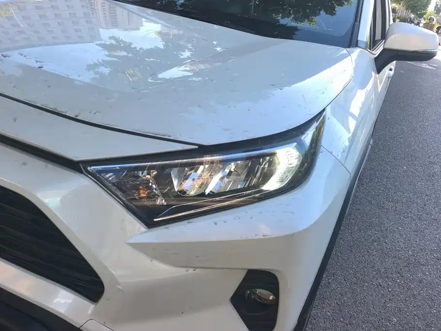 Toyota RAV4 — миниатюра 5