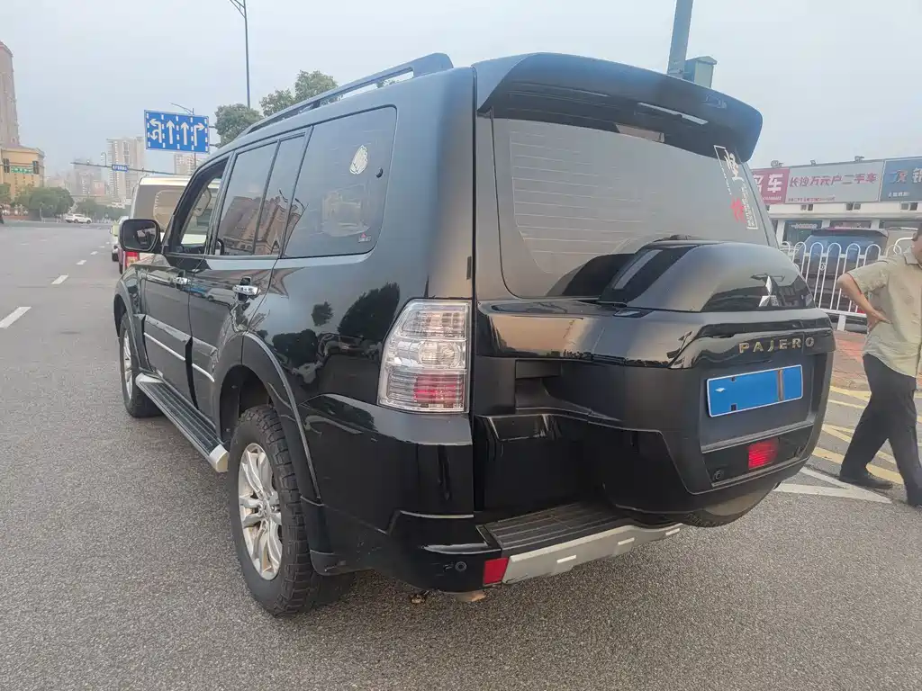 Mitsubishi Pajero (Import) — миниатюра 6