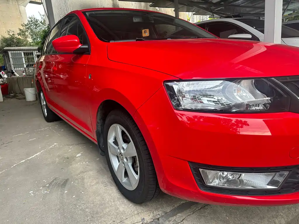 Skoda Rapid Spaceback — миниатюра 3