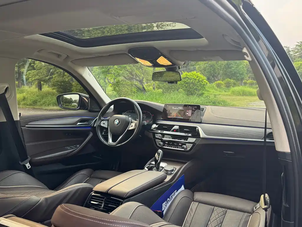 BMW 5 Series — миниатюра 9