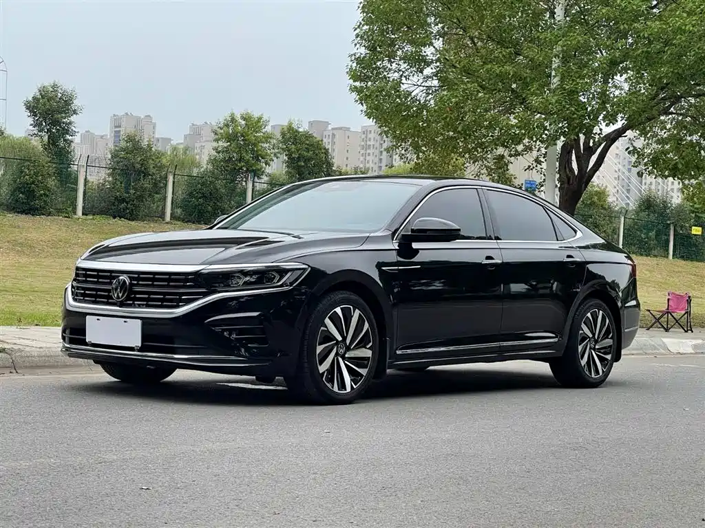 Volkswagen Passat 2023 380TSI Luxury