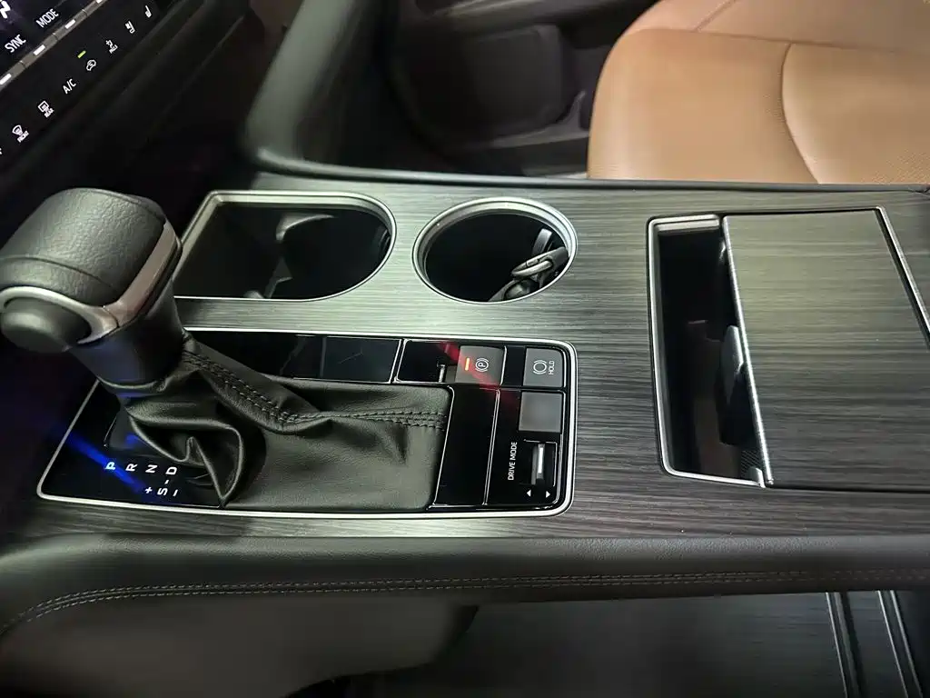 Toyota Granvia — миниатюра 10