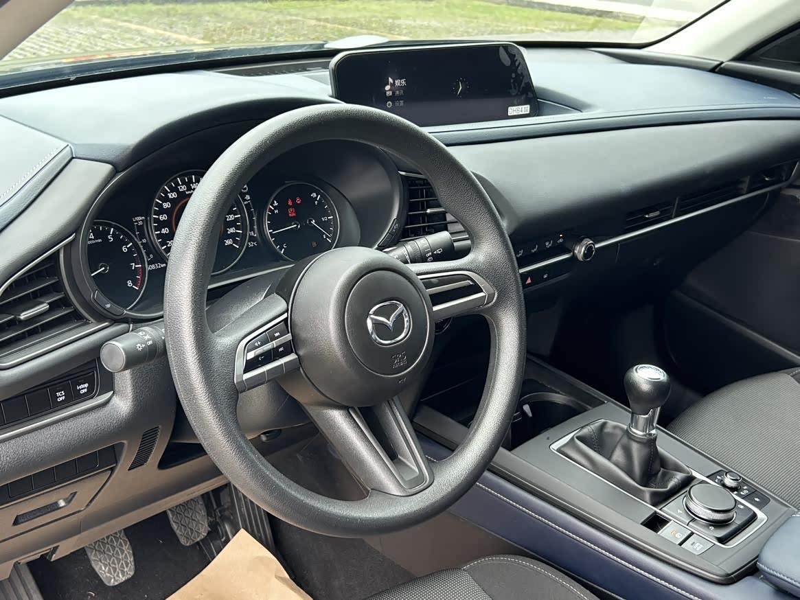 Mazda CX-30 2.0 л 2024 г. Голубой, пробег 9000 км