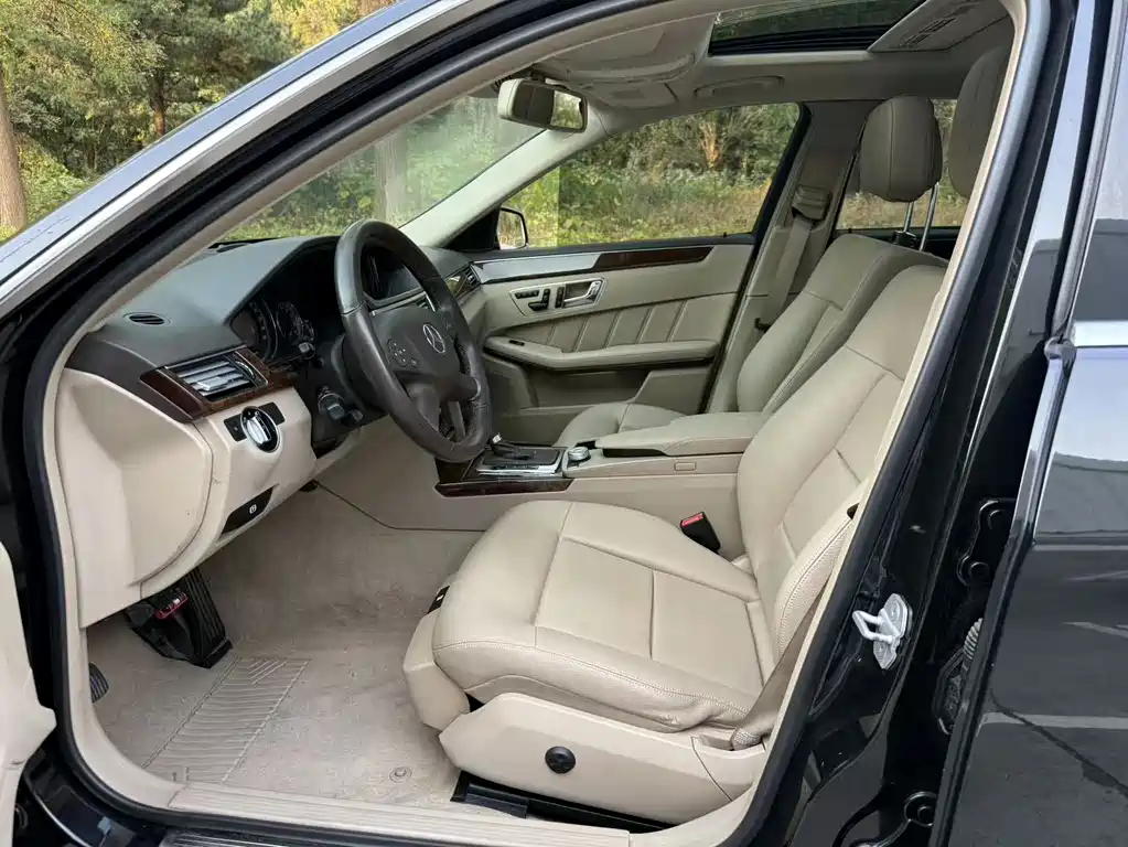 Mercedes-Benz E-Class — миниатюра 4