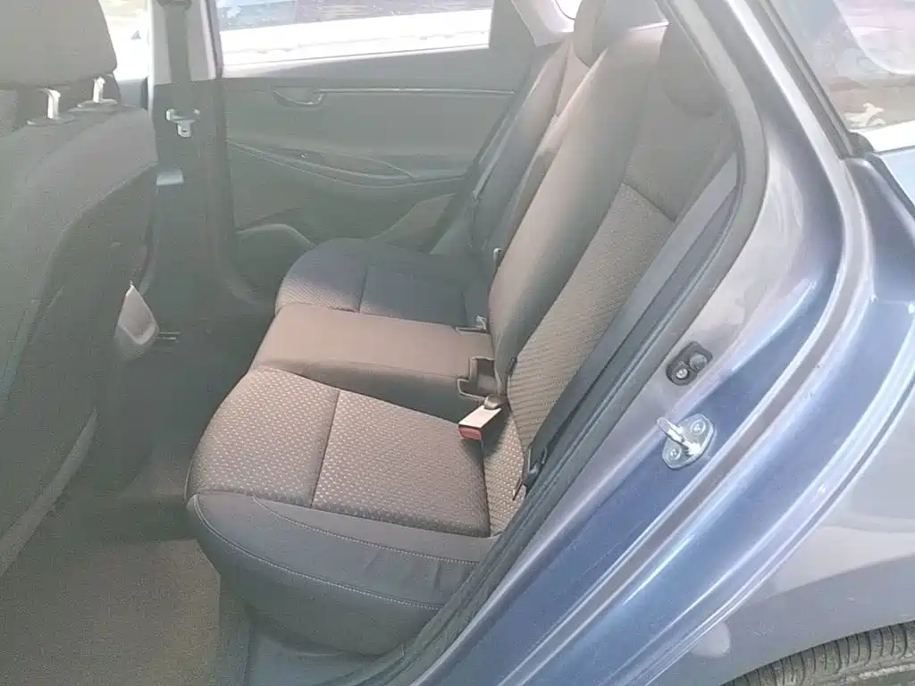 Hyundai Elantra — миниатюра 17