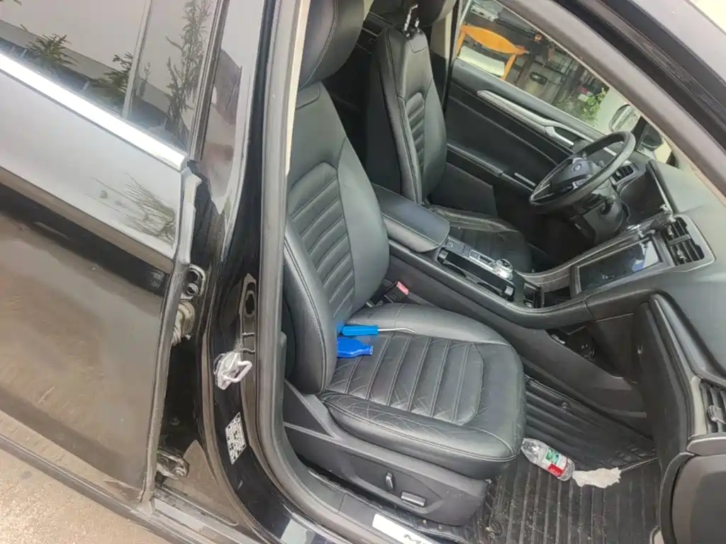 Ford Mondeo — миниатюра 25