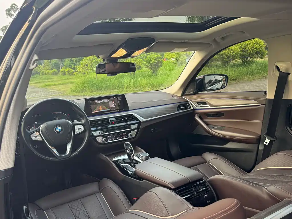 BMW 5 Series — миниатюра 8