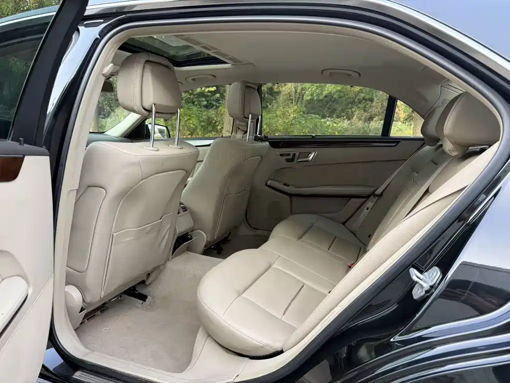Mercedes-Benz E-Class — миниатюра 5