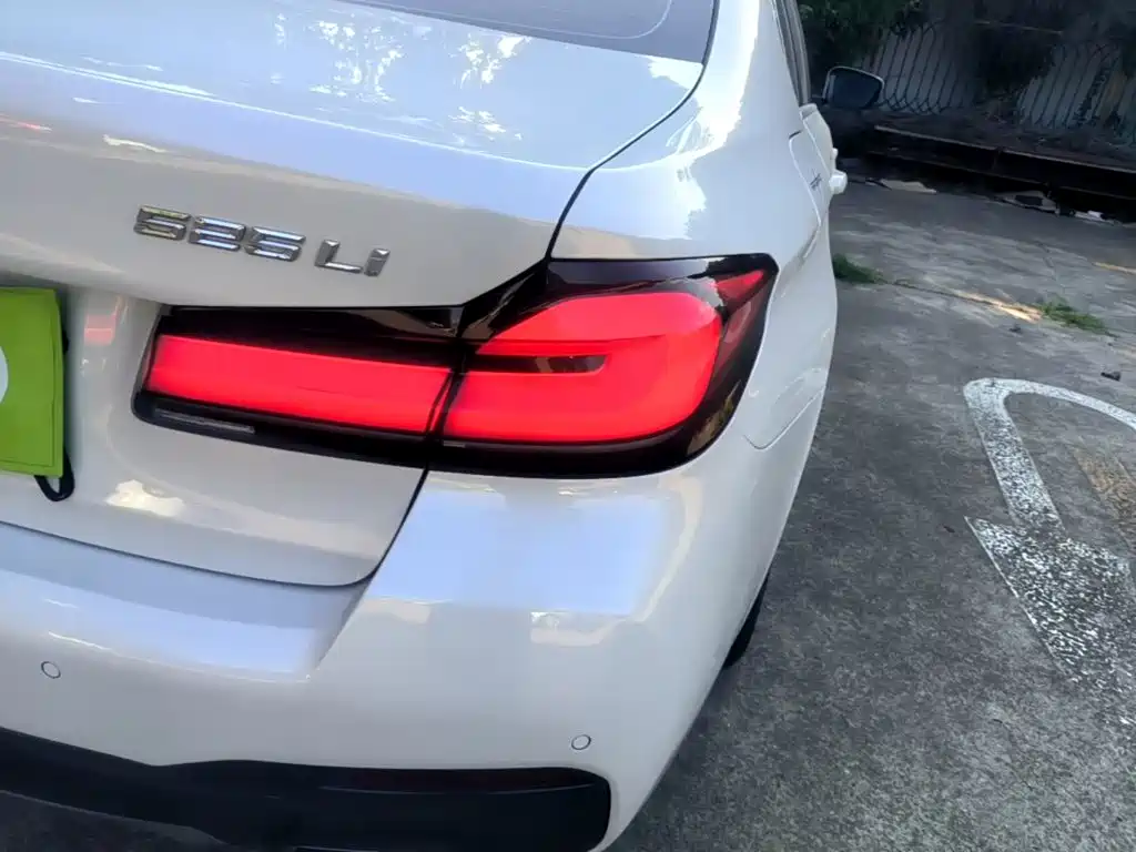 BMW 5 Series — миниатюра 8