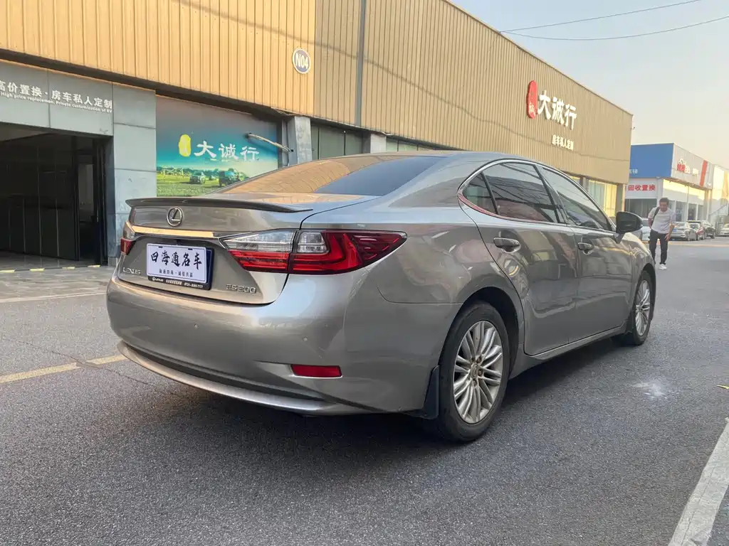 Lexus ES — миниатюра 6