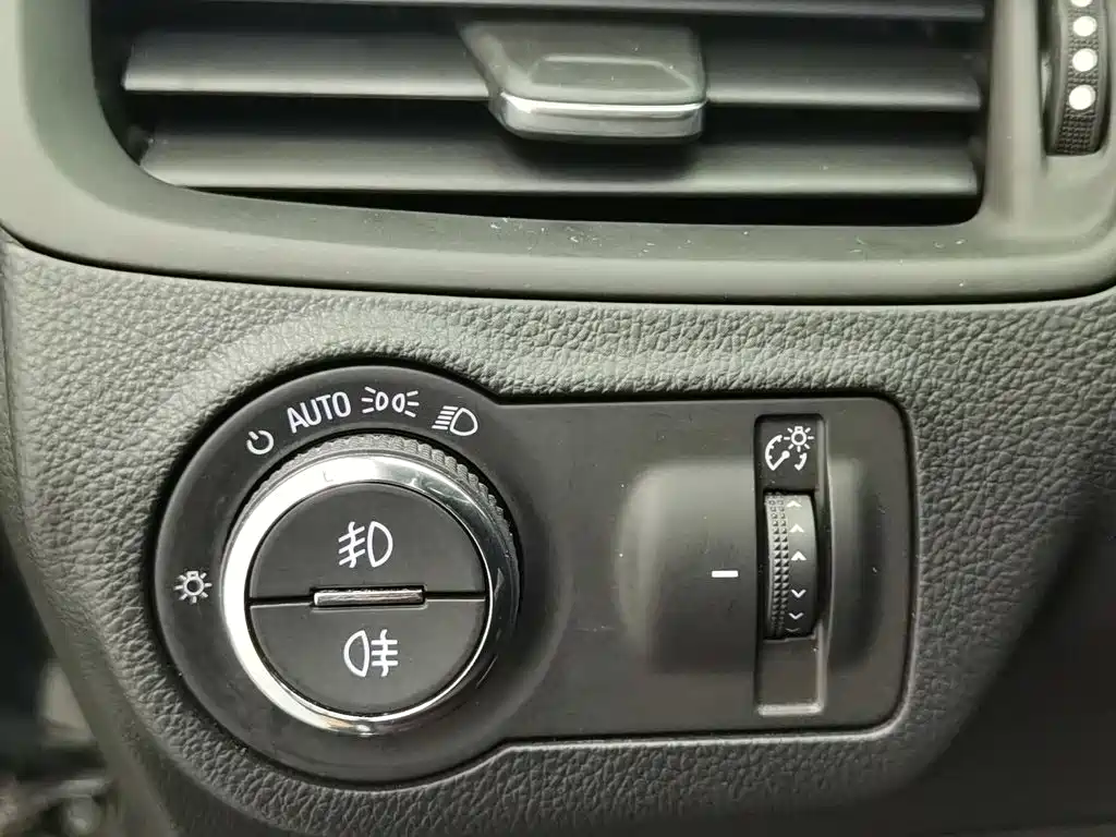 Buick Envision Plus — миниатюра 21