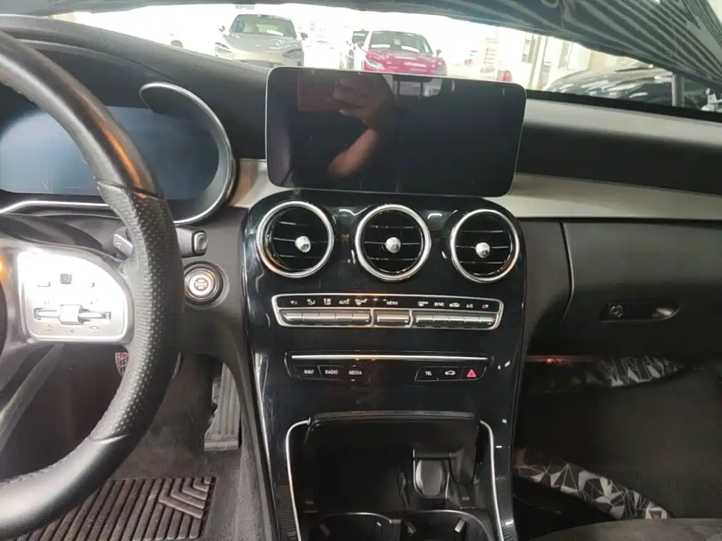 Mercedes-Benz C-Class — миниатюра 13