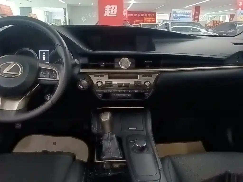 Lexus ES — миниатюра 13