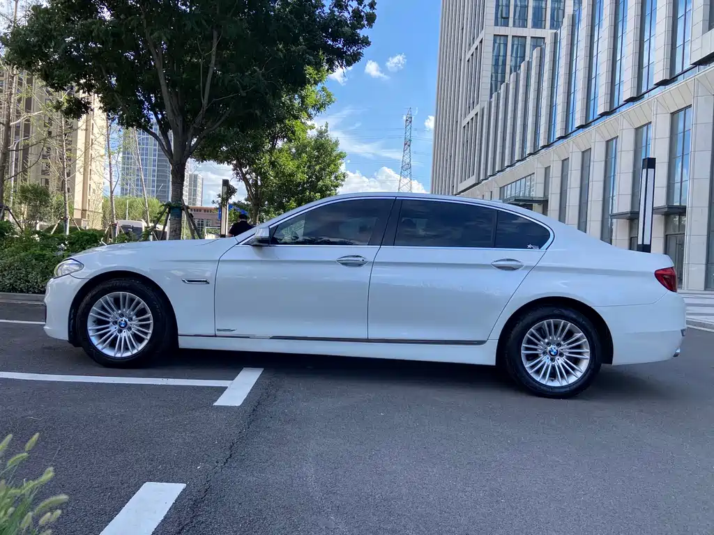 BMW 5 Series — миниатюра 2