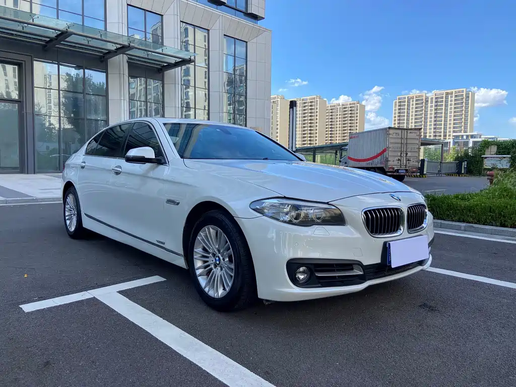 BMW 5 Series — миниатюра 7