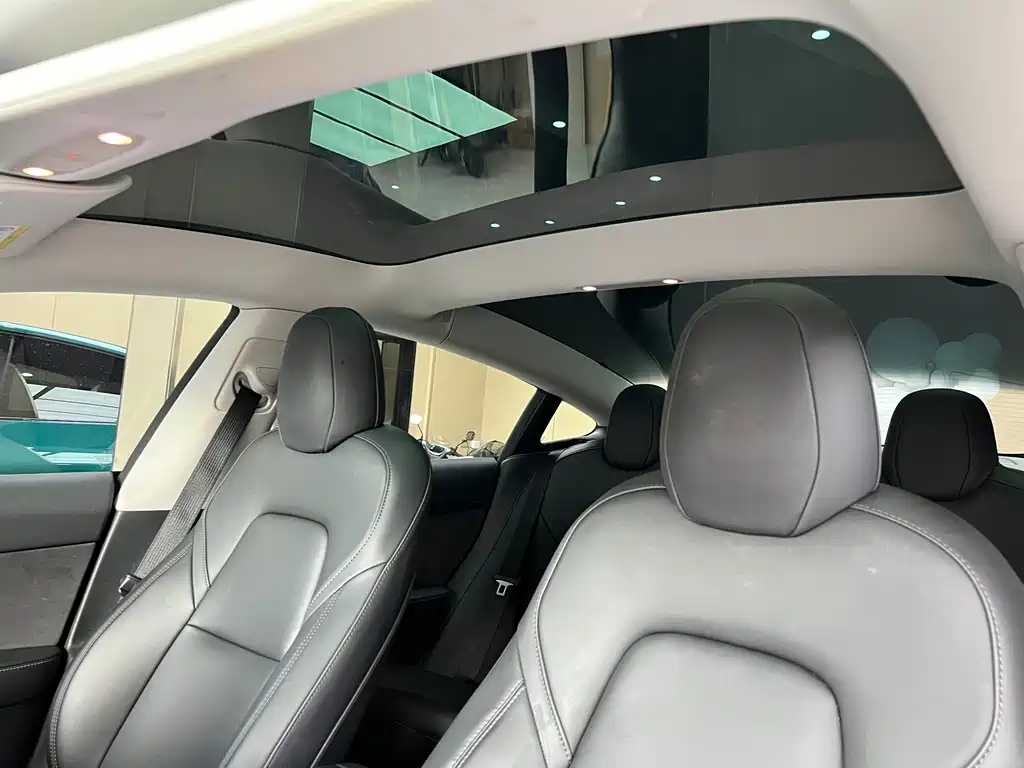 Tesla Model 3 — миниатюра 12