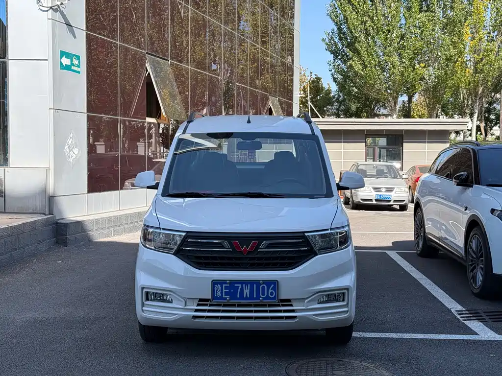 Wuling Hongguang V — миниатюра 2