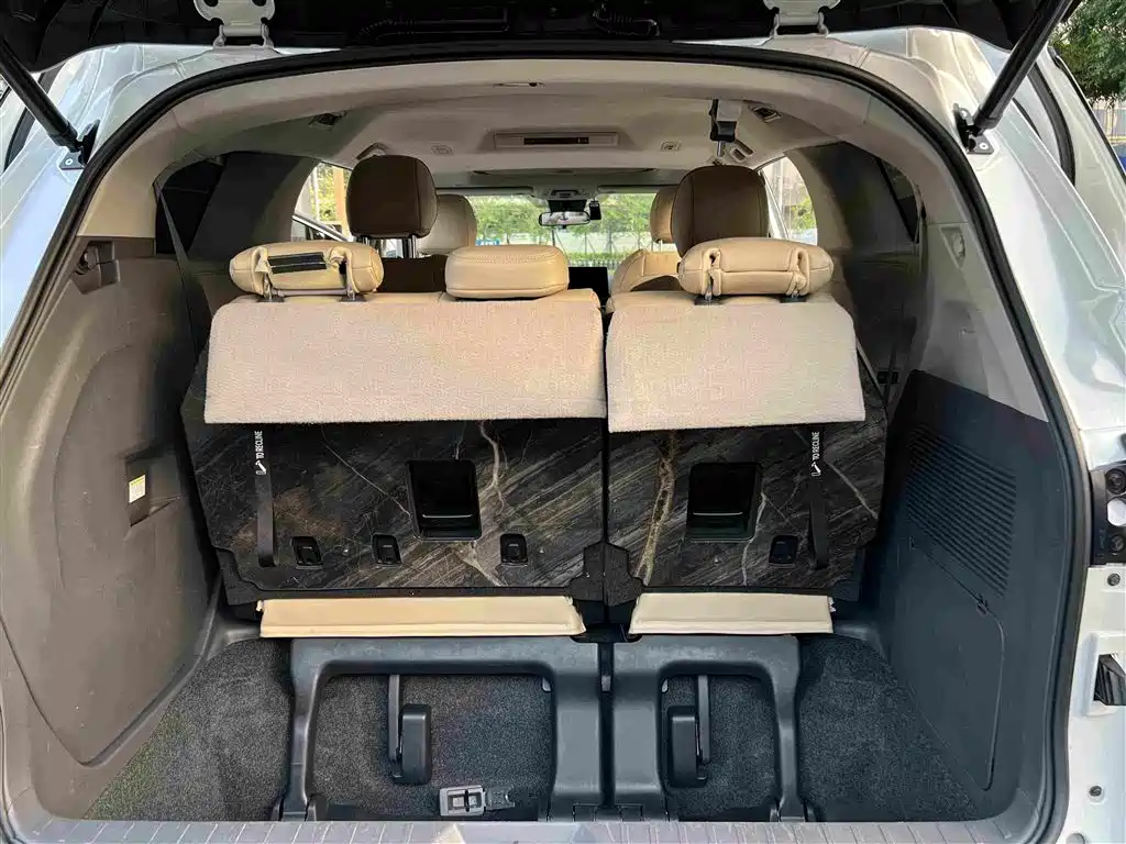 Toyota Sienna — миниатюра 20