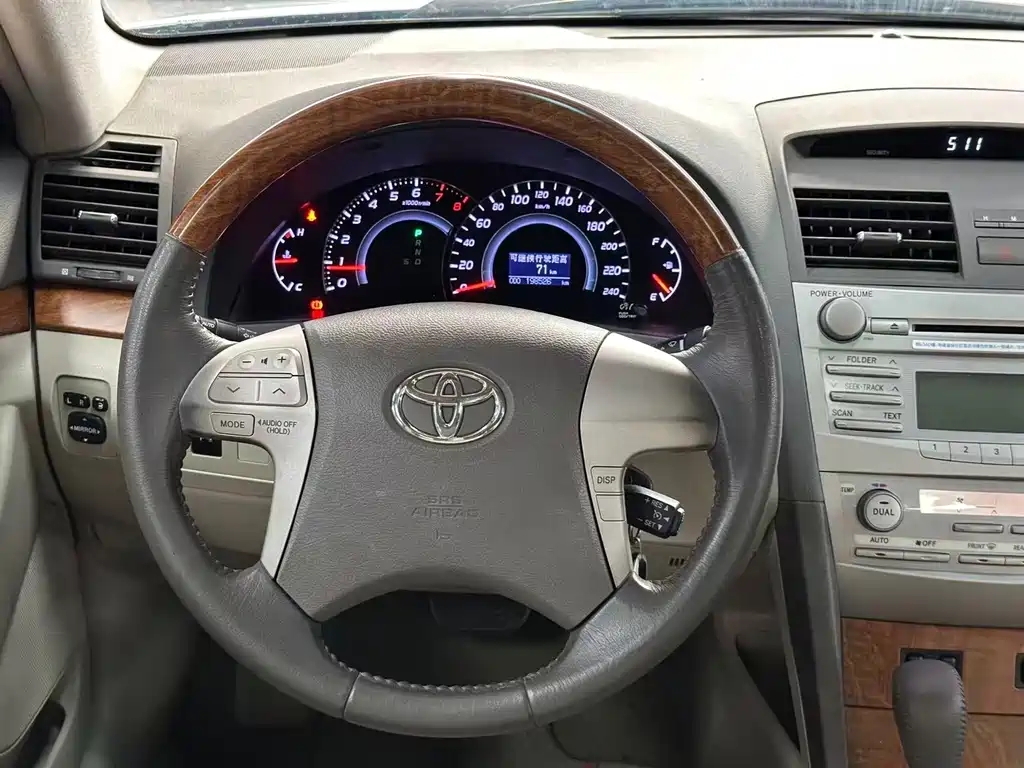 Toyota Camry — миниатюра 10