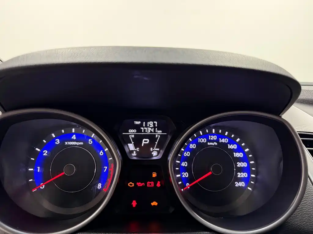 Hyundai Elantra Langdong — миниатюра 13