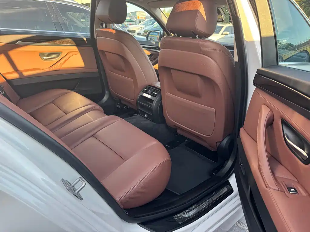 BMW 5 Series — миниатюра 15