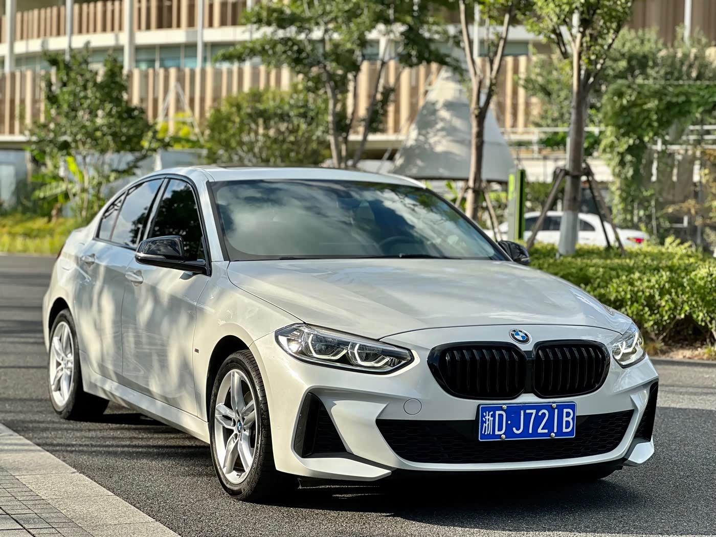 BMW 1 Series 1.5 л 2022 г. Белый, пробег 30000 км