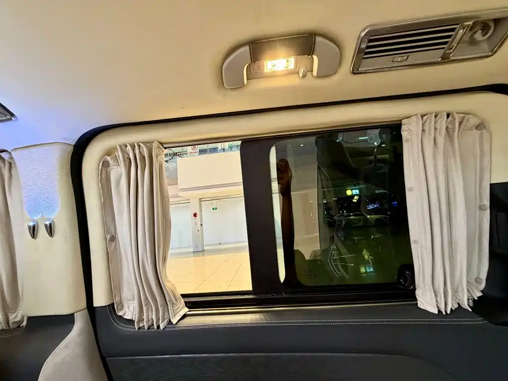 Mercedes-Benz V-Class — миниатюра 24