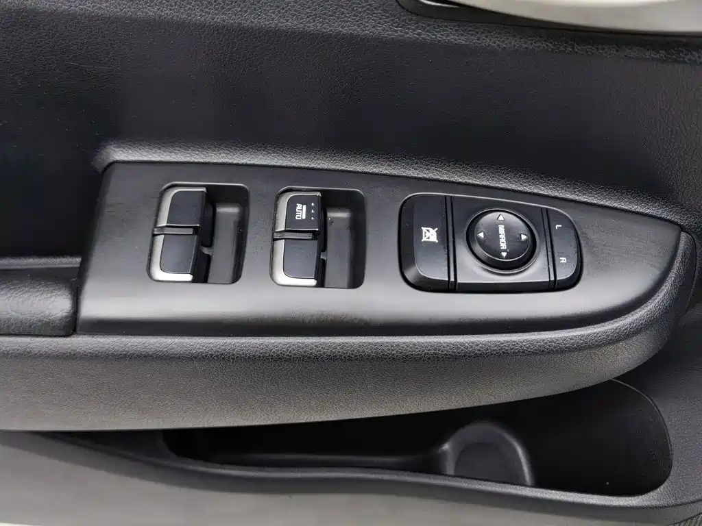 Kia K2 — миниатюра 9