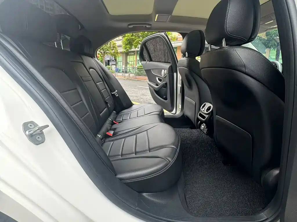 Mercedes-Benz C-Class — миниатюра 7
