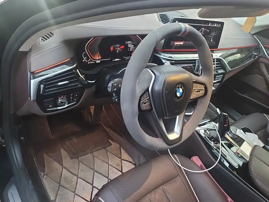 BMW 5 Series — миниатюра 12