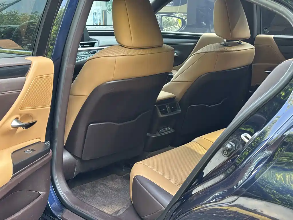 Lexus ES — миниатюра 8