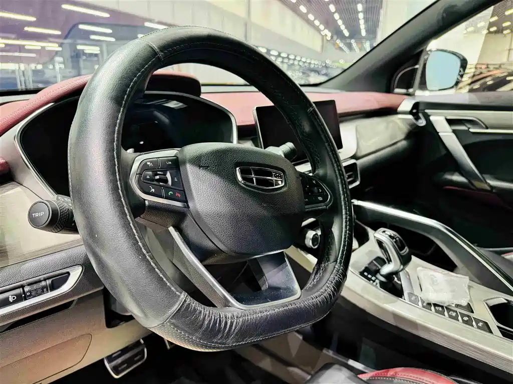 Geely Binyue — миниатюра 13
