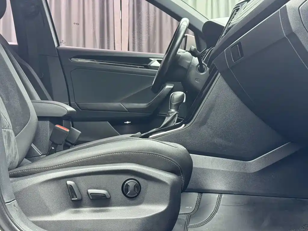 Volkswagen T-Roc — миниатюра 5