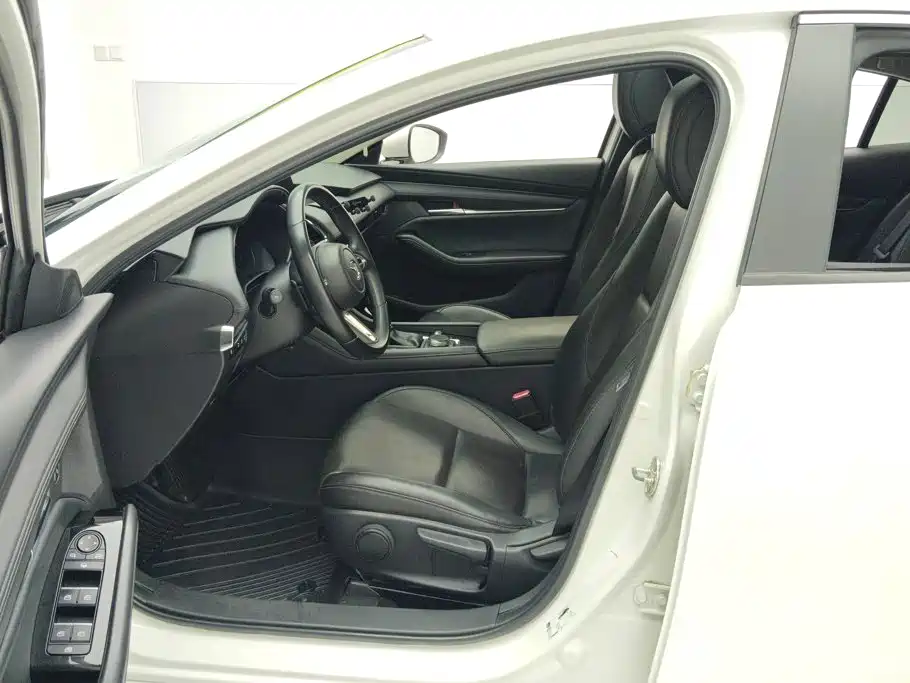 Mazda 3 Axela — миниатюра 9