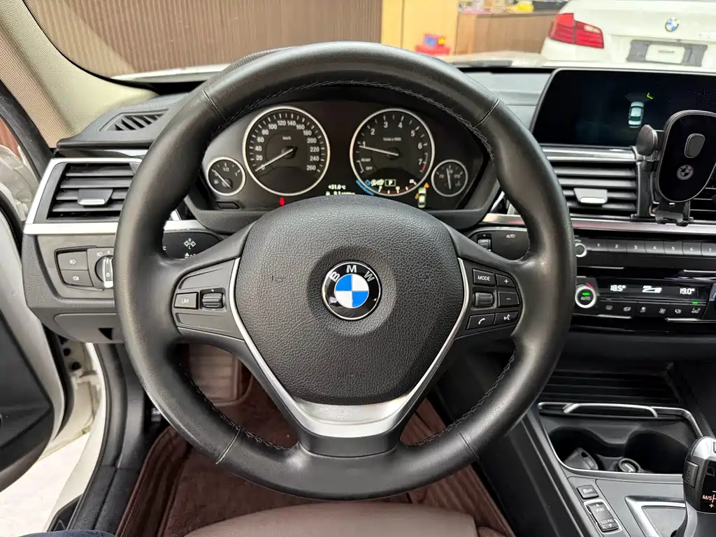 BMW 3 Series — миниатюра 11