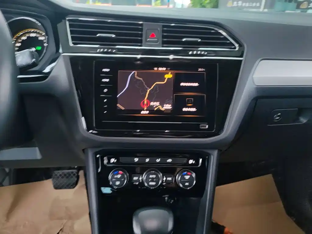 Volkswagen Tiguan L — миниатюра 13