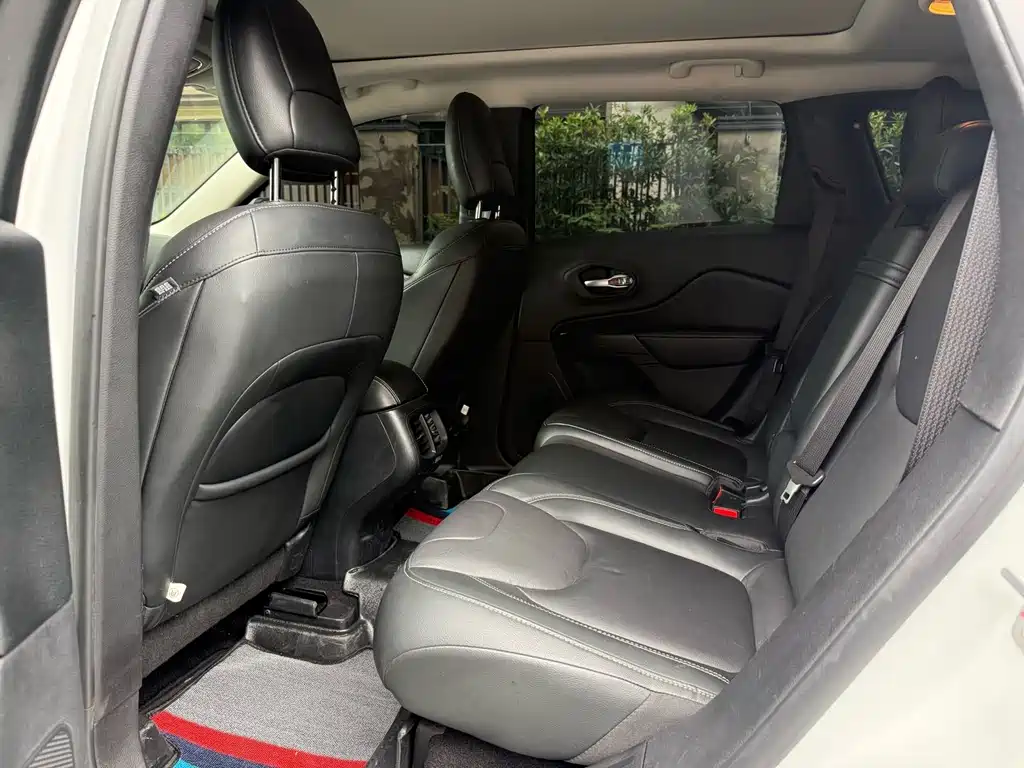 Jeep Cherokee 2.4L Leading Smart Edition, фото 8