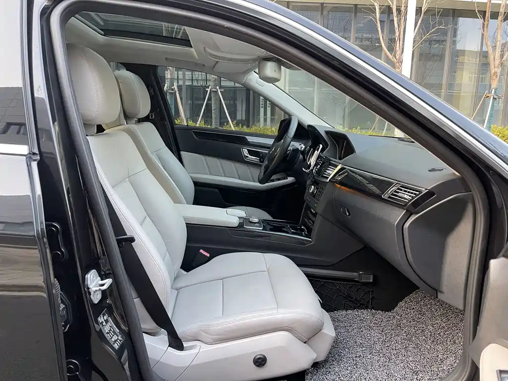 Mercedes-Benz E-Class — миниатюра 7