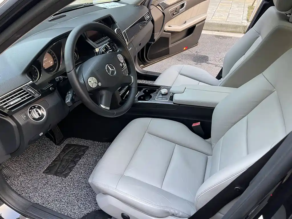 Mercedes-Benz E-Class — миниатюра 10