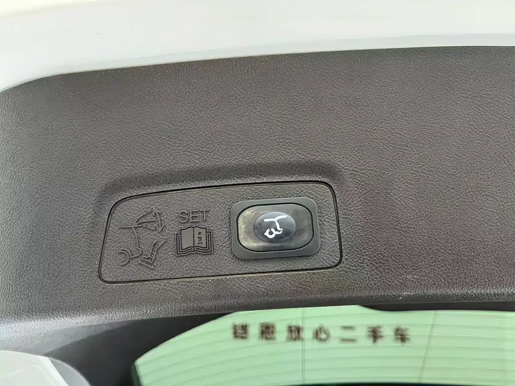 Lincoln MKC — миниатюра 19