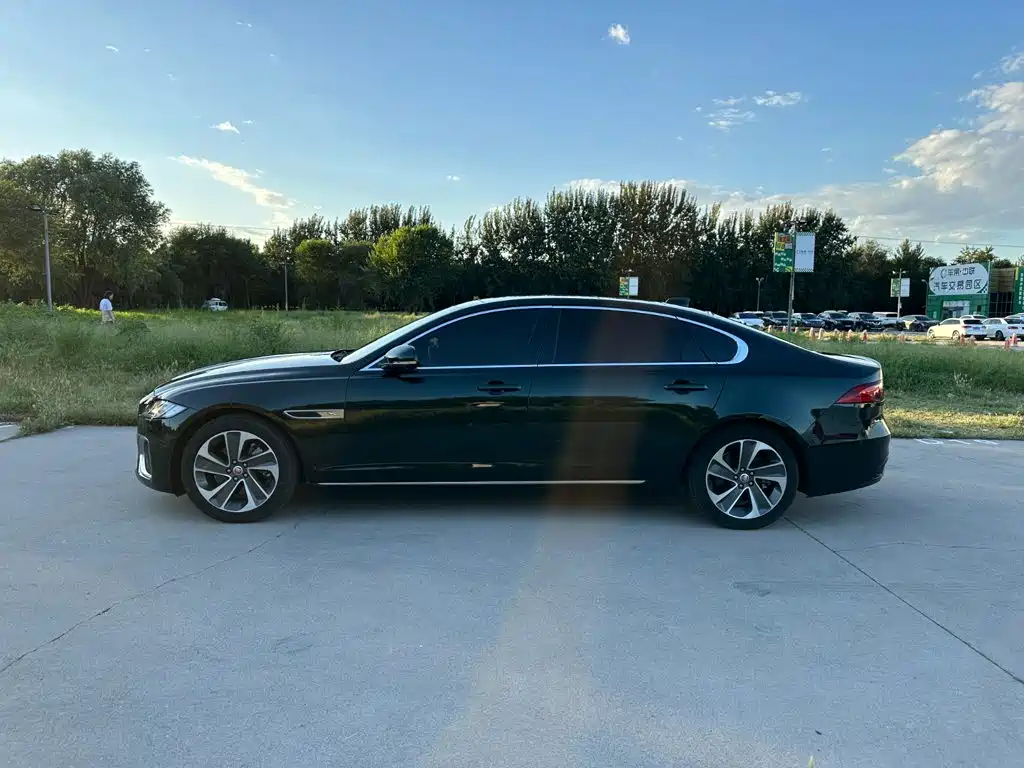 Jaguar XFL — миниатюра 7