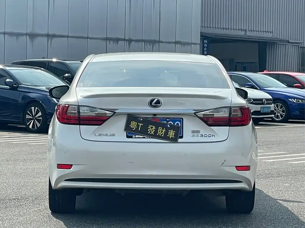 Lexus ES — миниатюра 7