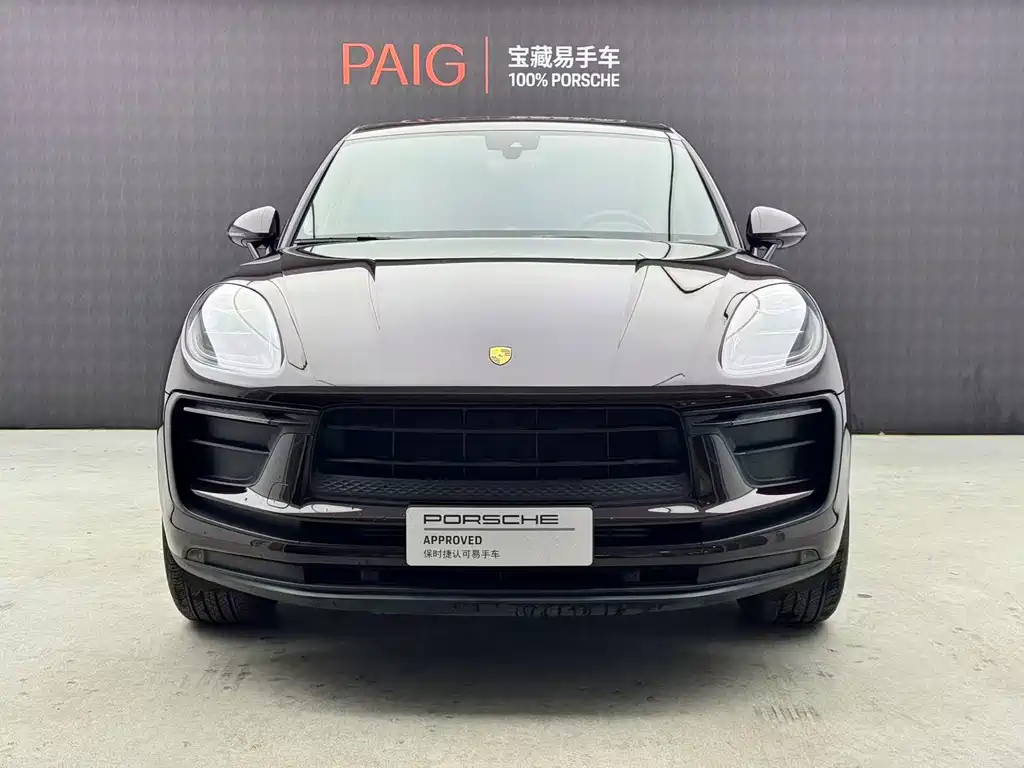 PORSCHE MACAN