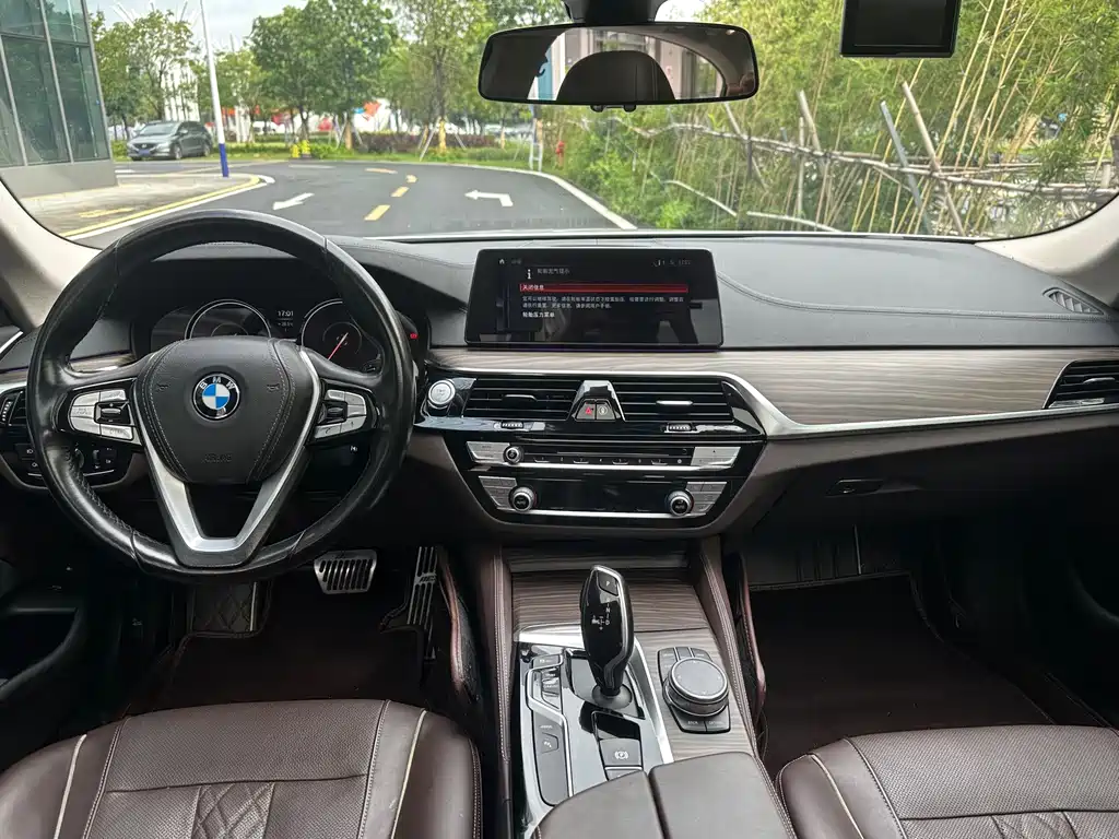 BMW 5 Series New Energy — миниатюра 8