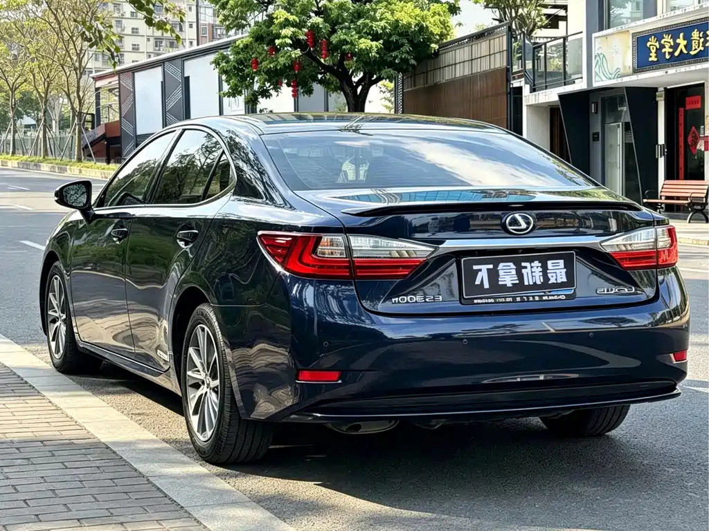 Lexus ES — миниатюра 7