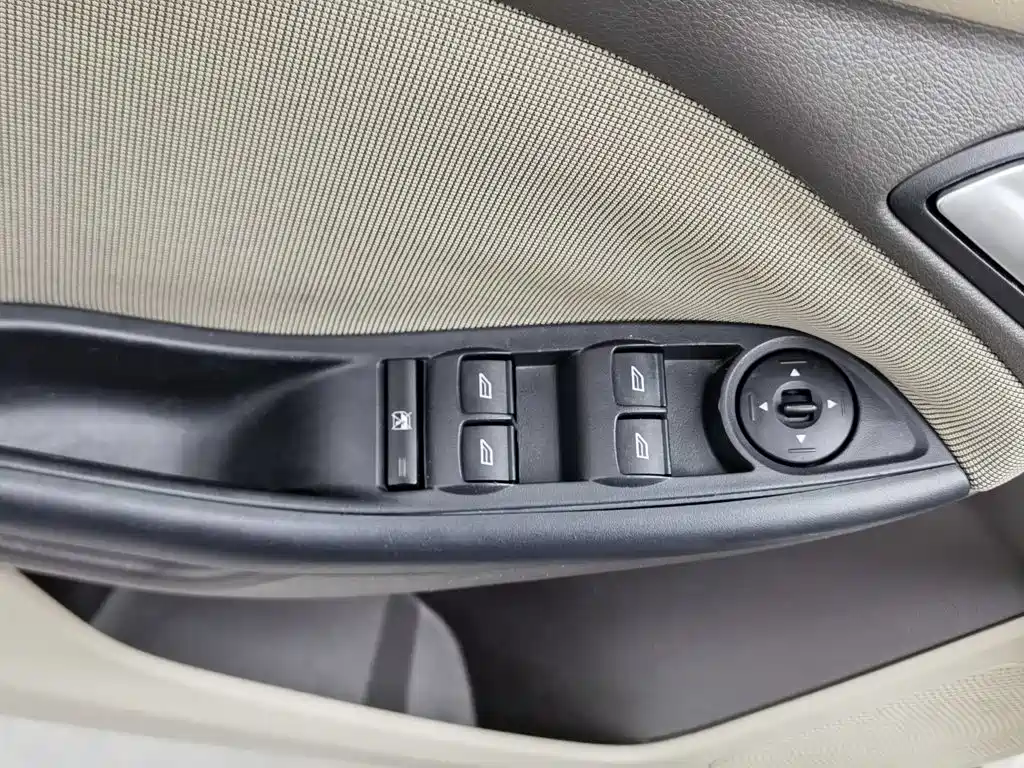 Ford Focus — миниатюра 9