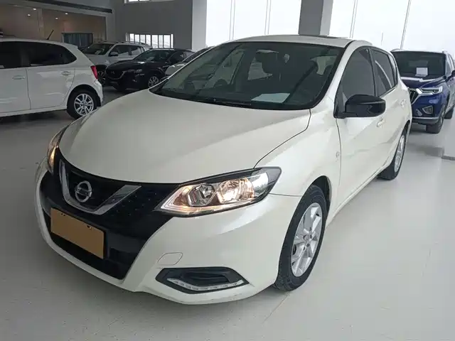 NISSAN TIIDA