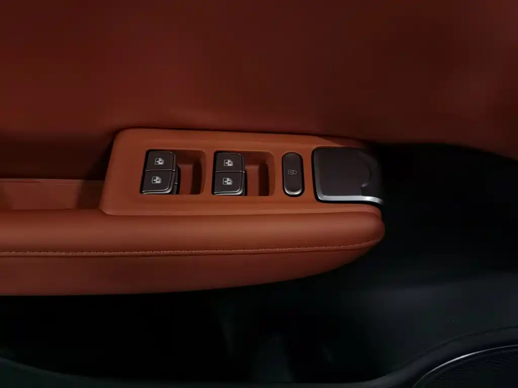 Hongqi Hongqi HS6 PHEV — миниатюра 9